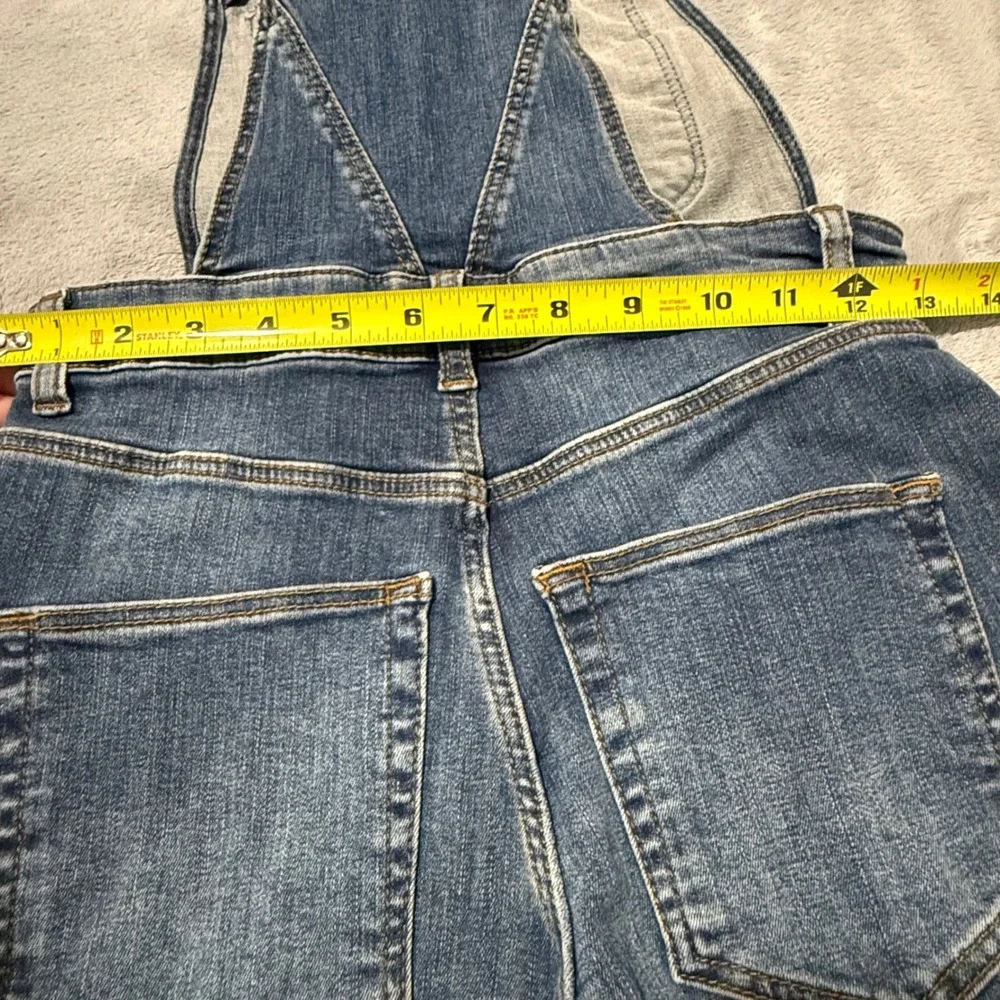 Free People Skinny Denim Overalls Medium Wash Frayed Hem Side Zip Jumpsuit Sz 26 - Picture 11 of 13
